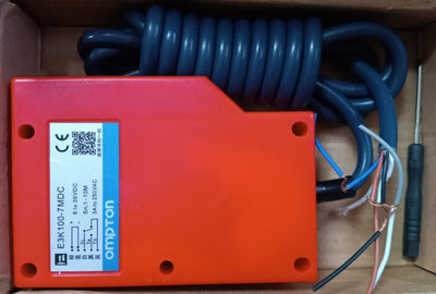 E3K100-7MDC fotoelektrik anahtarı uzun menzilli dağınık yansıma kızılötesi fotoelektrik sensör 0 ~ 7m algılama mesafesi